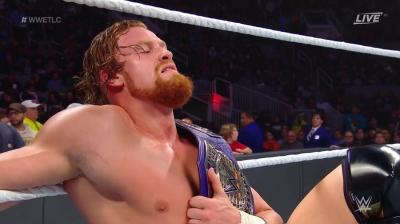 Buddy Murphy vence a Cedric Alexander en WWE TLC