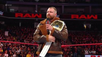 Dean Ambrose defiende el Campeonato Intercontinental ante Tyler Breeze en Monday Night Raw