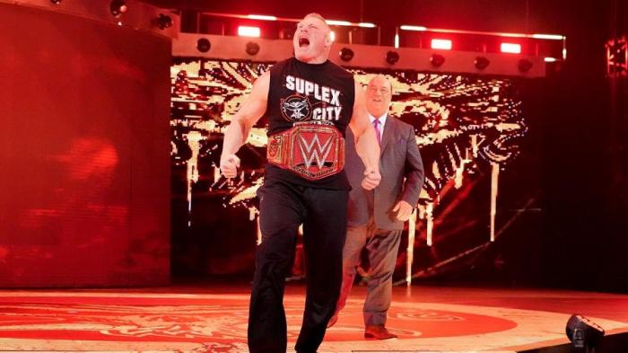 Brock Lesnar ataca a Jinder Mahal durante Monday Night Raw