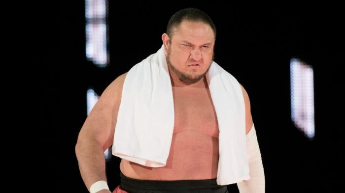 Samoa Joe juega con la posibilidad de volver a usar el Muscle Buster en un futuro