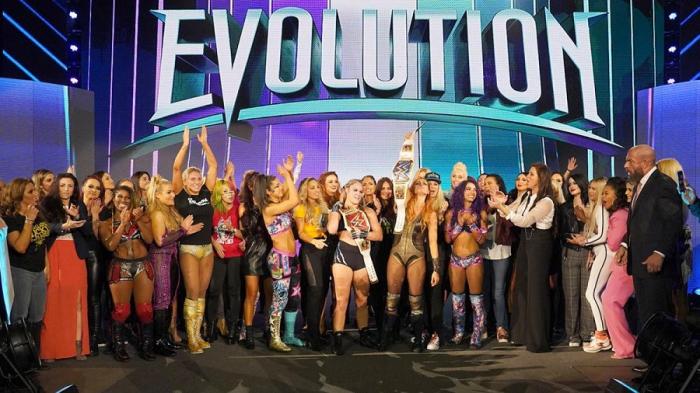 Superestrellas de WWE reaccionan a la creación de los Campeonatos por equipos de mujeres
