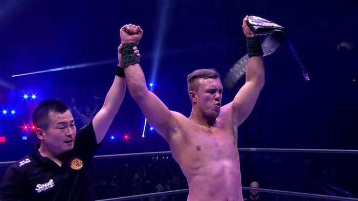 Will Ospreay se convierte en el nuevo Campeón NEVER Openweight en Wrestle Kingdom 13