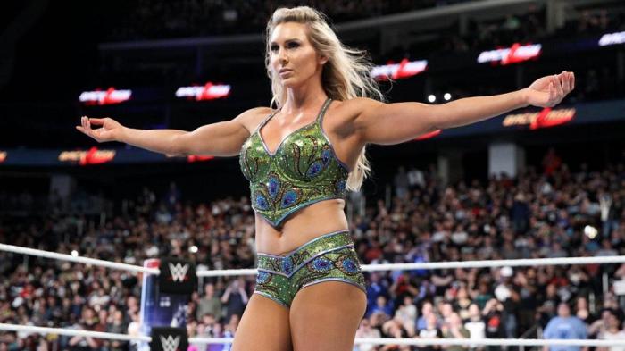 Charlotte Flair opina sobre si John Cena es el hombre adecuado para superar el récord de títulos de su padre