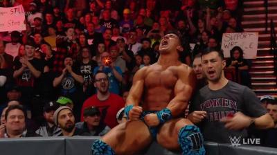 EC3 debuta en Monday Night Raw derrotando a Dean Ambrose