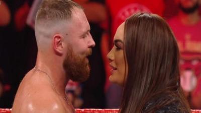 Nia Jax y Dean Ambrose no se enfrentarán en un evento en vivo