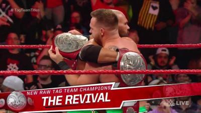 The Revival se convierten en los nuevos campeones en parejas durante Monday Night Raw
