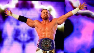 Buddy Murphy retiene el Campeonato Crucero contra Akira Tozawa durante WWE Elimination Chamber