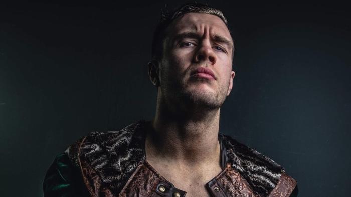 Will Ospreay sufre una lesión en el pie