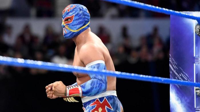 Sin Cara juega con la posibilidad de hacer equipo con Rey Mysterio