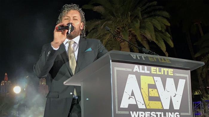 Kenny Omega es presentado como parte del roster de All Elite Wrestling