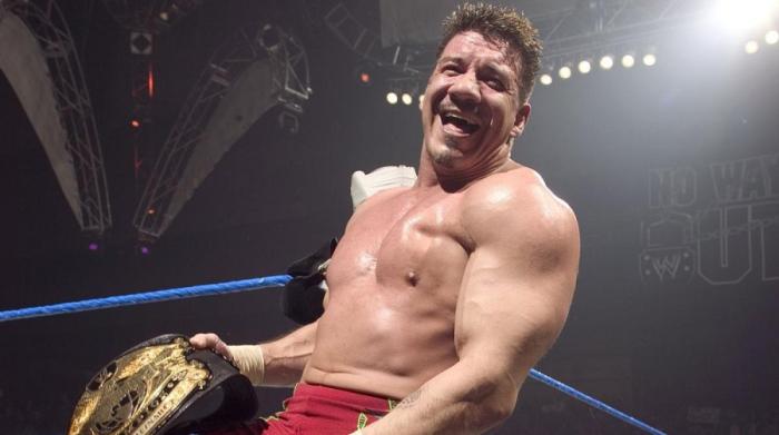 Bruce Prichard, sobre la coronación de Eddie Guerrero como campeón de WWE: 'Vince McMahon estaba llorando de emoción'