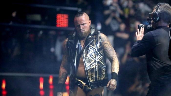 Aleister Black se despide de NXT