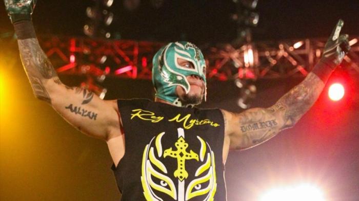 Rey Mysterio: 'Quiero ayudar a las estrellas latinas emergentes a revolucionar la lucha libre'