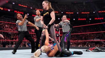 WWE multa a Ronda Rousey por sus acciones durante Monday Night Raw