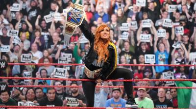 Becky Lynch, sobre una posible unificación de títulos: 'Voy a estar en las dos marcas y defenderé ambos campeonatos'