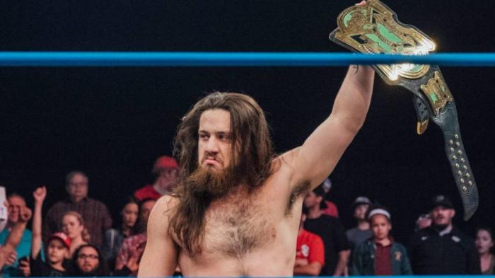 Trevor Lee hace su debut en un live show de NXT