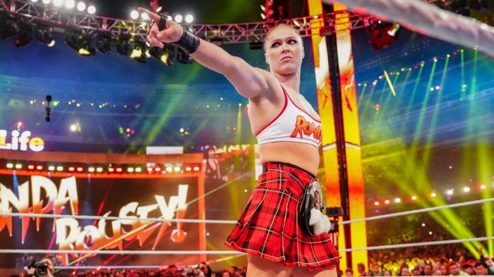 Ronda Rousey acabó su combate en WrestleMania 35 con la mano fracturada
