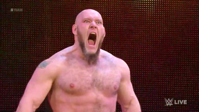 Lars Sullivan realiza su debut en la programación de Monday Night RAW