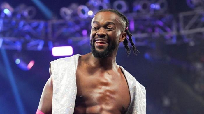 Billy Graham aconseja públicamente a Kofi Kingston el uso de esteroides para ganar peso