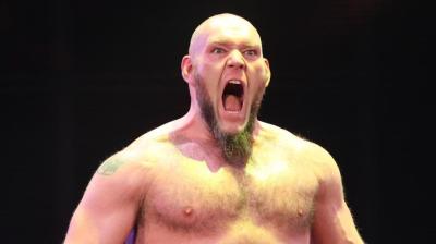 WWE noticias: Motivo de la marcha de Lars Sullivan a SmackDown - Productores de las luchas de NXT Takeover: New York