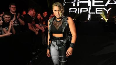 Rhea Ripley se disculpa tras haber usado un insulto homófobo durante una emisión en directo en Twitch