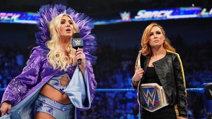 SmackDown Live: Roman Reigns y Randy Orton en el dark match - Reacciones de Charlotte Flair y The Iionics