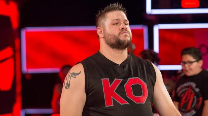 Kevin Owens: 'Pregunté personalmente a Steve Austin si podía utilizar su movimiento'