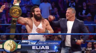 Elias se convierte en el nuevo campeón 24/7 de WWE durante SmackDown Live