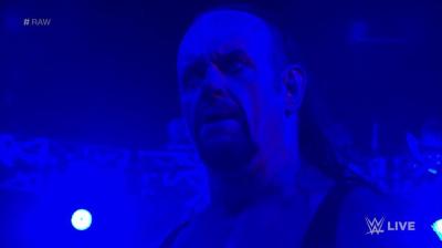 The Undertaker realiza una aparición sorpresa en Monday Night RAW