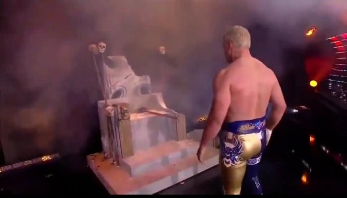 Cody Rhodes explica el motivo por el que destruyó el trono que representó a Triple H en Double or Nothing