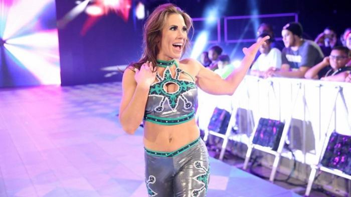 Mickie James podría haberse lesionado en un evento en vivo de WWE