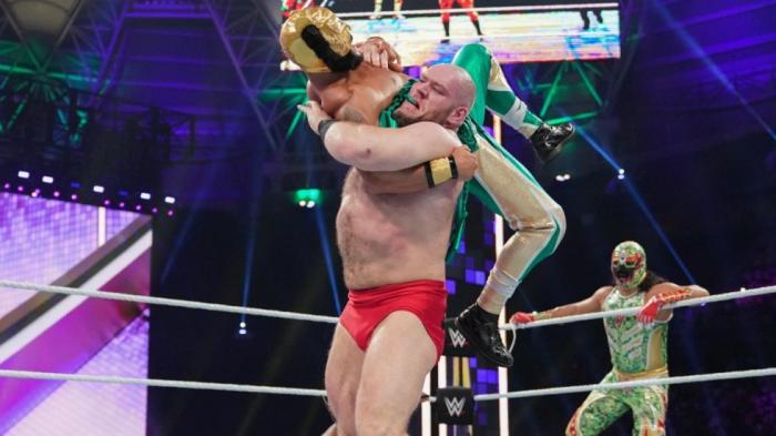 El final del Lars Sullivan contra Lucha House Party de WWE Super ShowDown fue cambiado de última hora