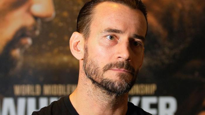 CM Punk pregunta a los fans que odian el wrestling por qué lo siguen viendo