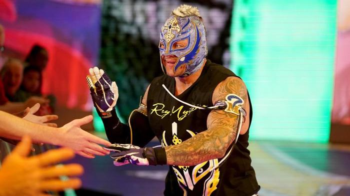 Rey Mysterio: 'Me encantaría enfrentarme a AJ Styles en WrestleMania'