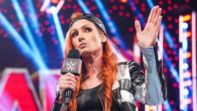 WWE noticias: Becky Lynch y Alison Brie compartirán portada - Kofi Kingston se encuentra lesionado