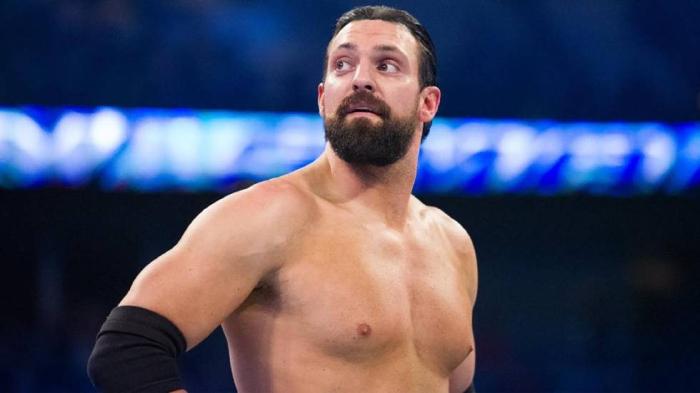 Damien Sandow hace su regreso al ring con un nuevo personaje