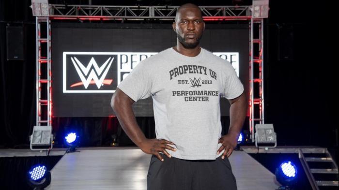 Jordan Omogbehin debuta en NXT