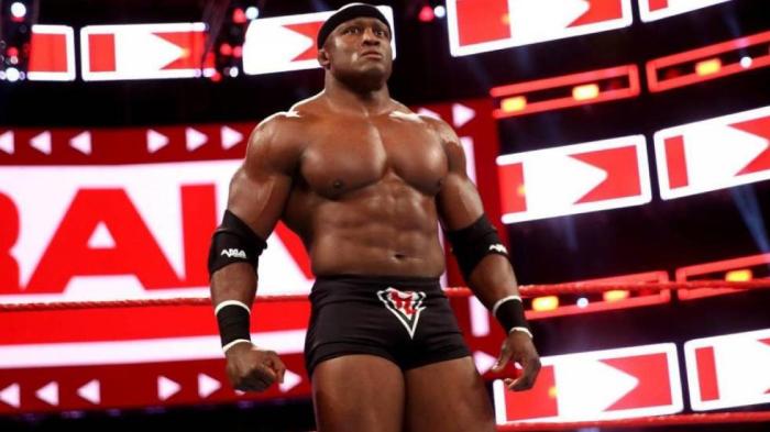 Bobby Lashley se somete a una cirugía de codo