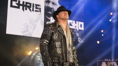 El candidato Demócrata a las elecciones de los Estados Unidos Andrew Yang, felicita a Chris Jericho por su victoria en AEW All Out