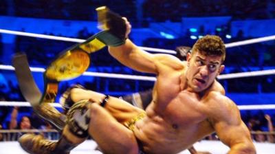 EC3 consigue el título 24/7 de WWE para perderlo después contra R-Truth 