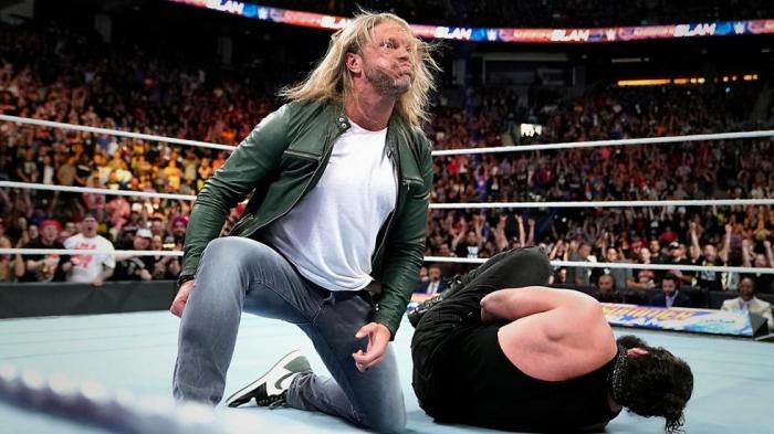 Edge revela que su aparición en SummerSlam se pactó 15 minutos antes de salir al escenario