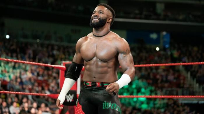 Cedric Alexander, sobre Paul Heyman: 'Es genial trabajar con él, me ha ayudado mucho este último mes'