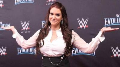 Stephanie McMahon: 'Mi hija mayor está entrenando para ser luchadora profesional'