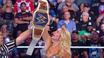 Charlotte Flair se convierte en la nueva campeona de mujeres de SmackDown en Hell in a Cell
