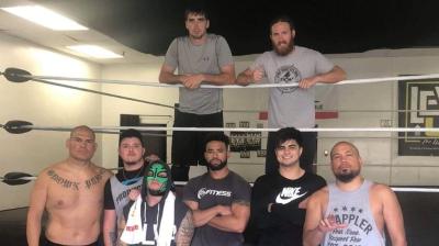 Caín Velásquez está entrenando con Rey Mysterio para preparar su combate en WWE Crown Jewel