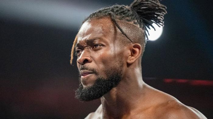 Booker T: 'Debían haber pactado que Kofi Kingston aguantara más de un F5'