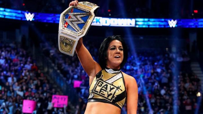 Bayley gana el Campeonato de Mujeres en Friday Night SmackDown