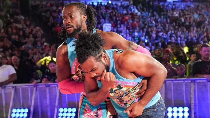 Xavier Woods sufre una lesión en un evento en vivo de WWE