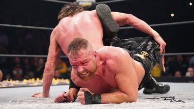 Jon Moxley desvela cómo se sintió Renee Young durante su combate en AEW Full Gear