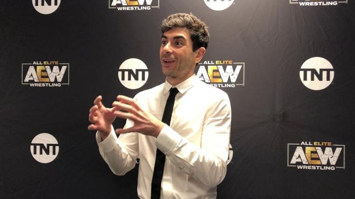 Tony Khan habla sobre la reacción que generó el combate entre Jon Moxley y Kenny Omega en AEW Full Gear